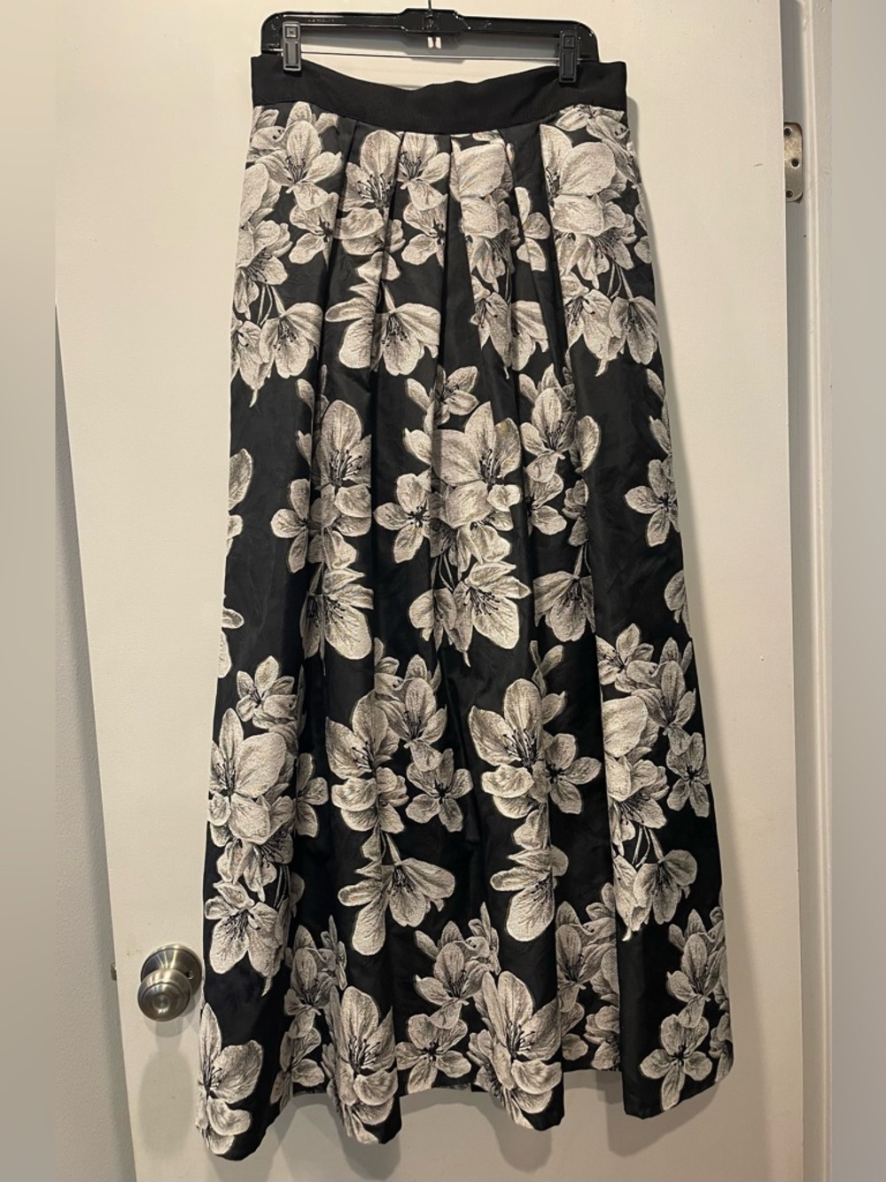 Carmen Marc Valvo Black White Floral Brocade Full Length Maxi Skirt Size 12